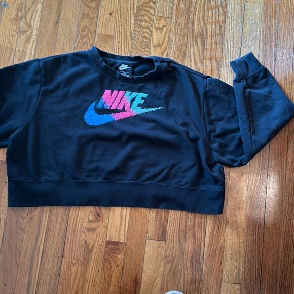 nike cropped sweatshirt - Picture 1 of 3